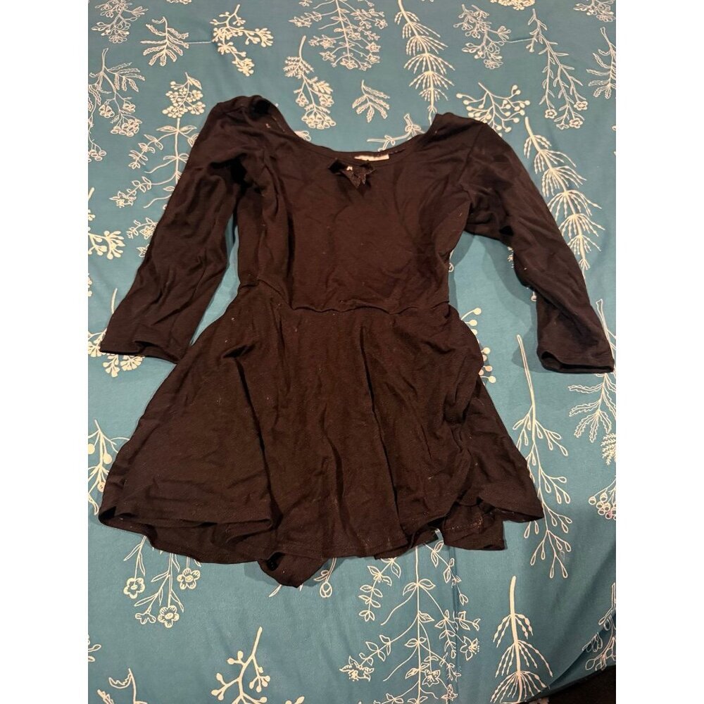 6 FOR $15 Black size 8/10 dance outfit with bow medium
